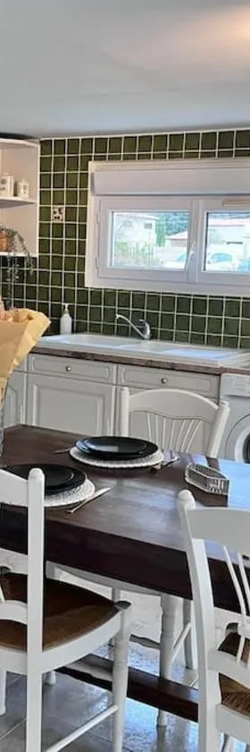 Logement provençal au calme à 20 min d’Avignon，位于Lirac的酒店