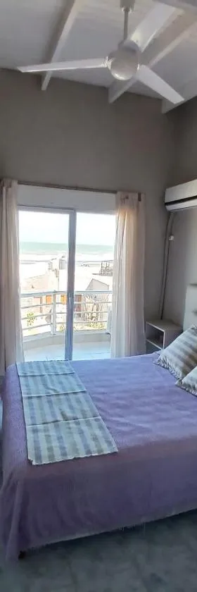 Cómodo dúplex frente al mar，位于蒙特埃莫索的酒店
