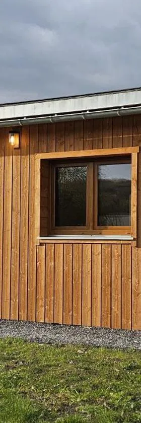 Chalet Istres des Ardennes，位于Fromelennes的酒店