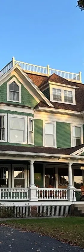 Franklin Manor Bed and Breakfast，位于萨拉纳克莱克的酒店