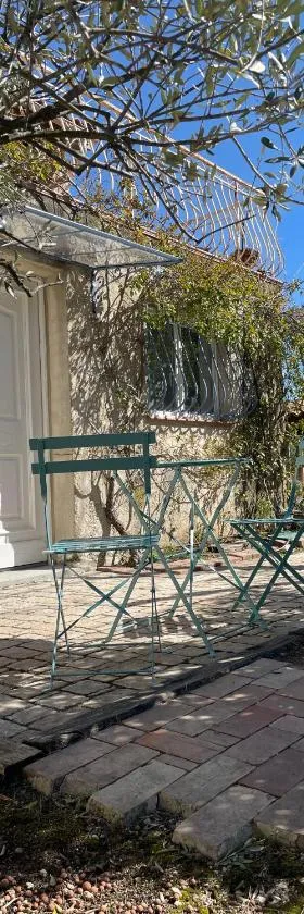 Confortable studio au calme avec accès piscine et parking，位于布克贝莱尔的酒店