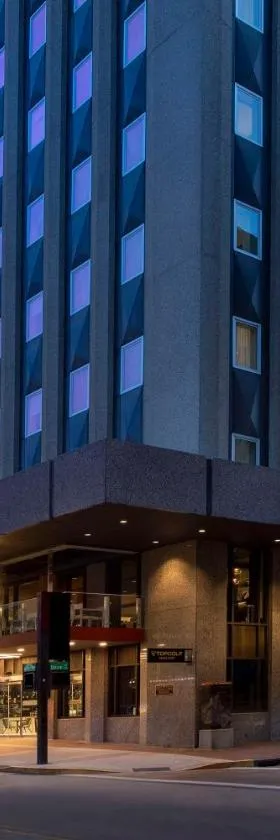 Embassy Suites By Hilton Knoxville Downtown，位于诺克斯维尔的酒店