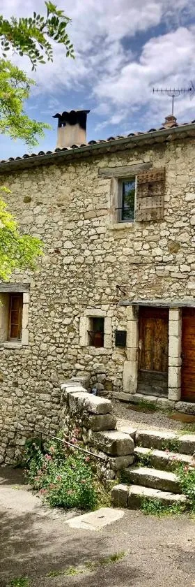 LA CALADE，位于特里冈斯的酒店