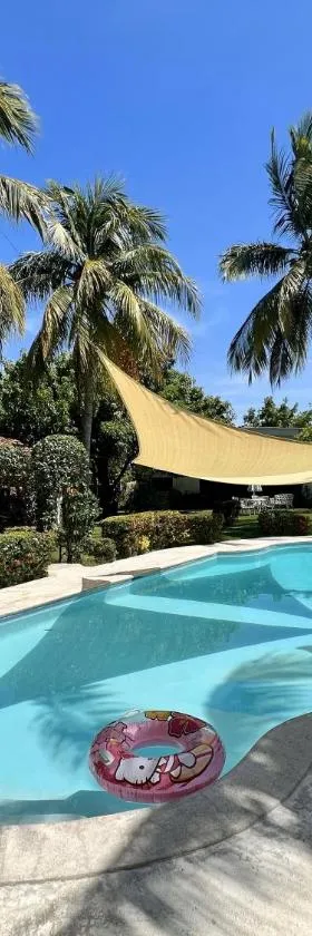 Beautiful beach house in Los Cobanos El Salvador，位于洛斯科巴诺斯的酒店