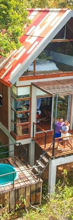 Treehouse Chalets - Luxury getaway within a short distance of Ella，位于贝里胡罗亚的酒店