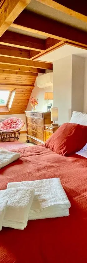 Chambre d'hôtes de charme Jolie futaie en forêt de Tronçais，位于Meaulne的酒店