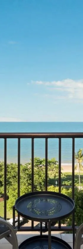 Studio 810 - Idyllic Location With Views，位于North Ward的酒店