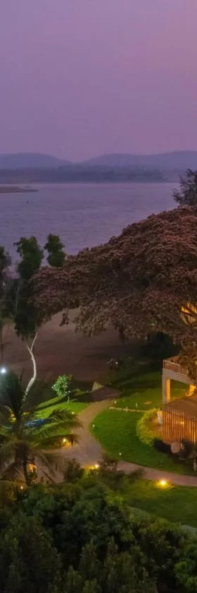 StayVista at Exotica Kabini - All Meals Included，位于Antarasante的酒店
