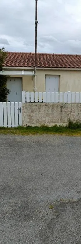 maison dans hameau 6 km de la mer，位于波尔尼克的酒店