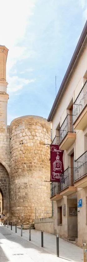 Hostal SIN RECEP24H Puerta de la Villa - Pet friendly & Restaurante，位于阿尔玛桑的酒店
