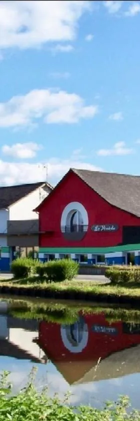 Auberge La Péniche，位于Pierrefitte-sur-Loire的酒店
