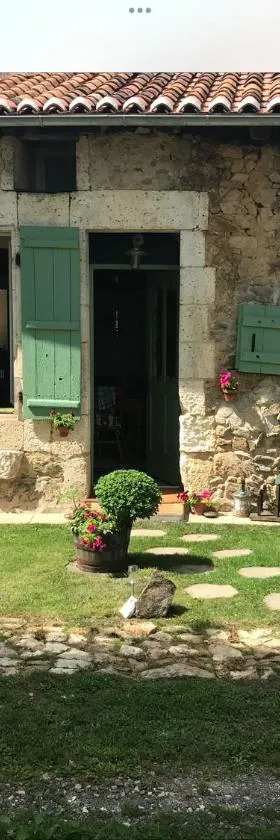 Le Petit Grange，位于Le Lindois的酒店