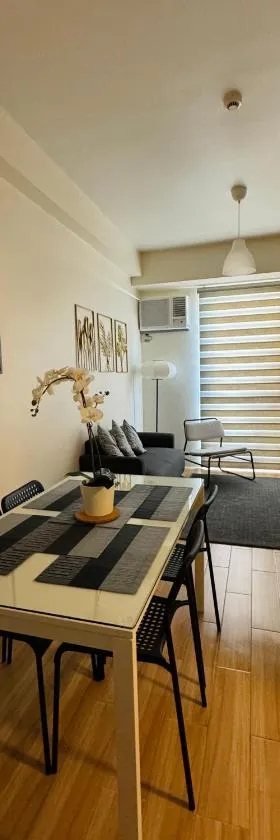 K&K The Modern Crib at Holland Park Condo Southwoods City，位于Biñan的酒店