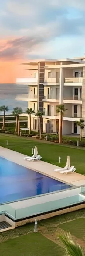 Appartement de luxe en bord de mer avec piscine，位于曼苏里亚的酒店