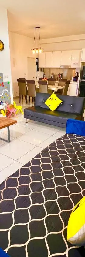 Legoland-8min walk at Kairos Comfort Spacious Suite for Families 1-12pax，位于努沙再也的酒店
