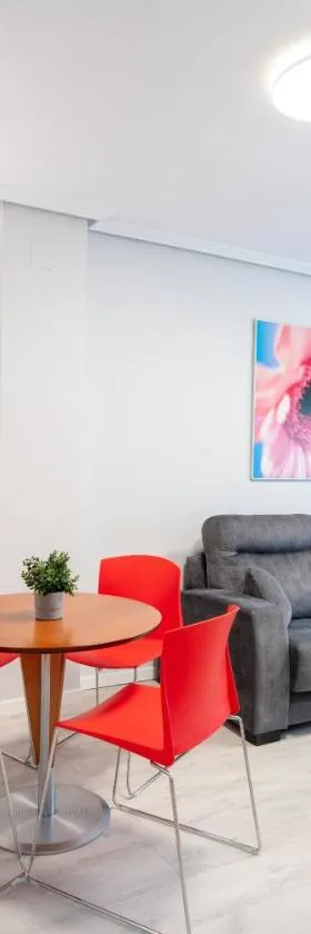 Apartamentos GO - Génova Parquesol - Parking Gratuito，位于巴利亚多利德的酒店