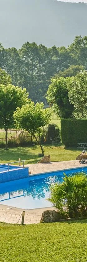 HolaCamp Vall Natura，位于Sant Miquel de Campmajor的酒店