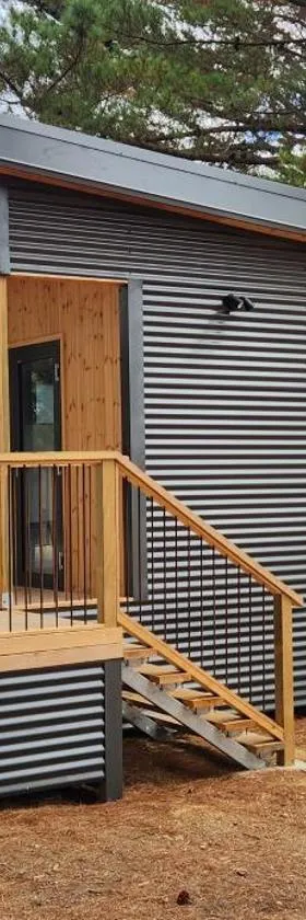 Glossy Black Cabin，位于帕恩达纳的酒店