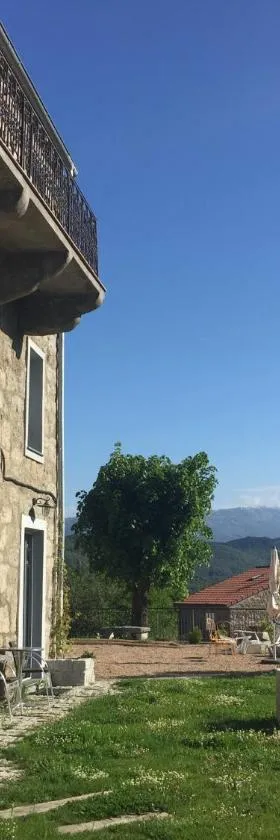 A Casa Carbinesa，位于Carbini的酒店