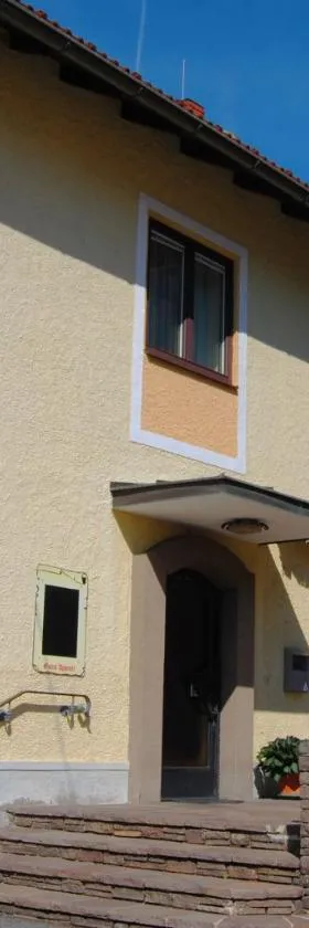 Frühstückspension Kirchenwirt，位于上韦拉赫的酒店
