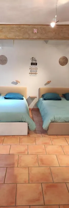 Chambre atypique : La Grotte，位于Bez-et-Esparon的酒店