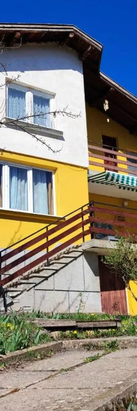 Guest House Bovada / Къща за гости Бовада，位于Bov的酒店