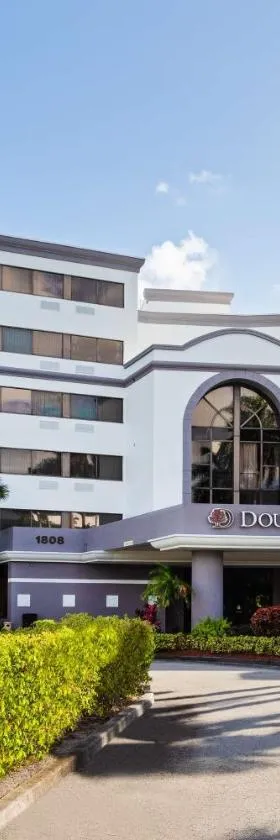 DoubleTree by Hilton Hotel West Palm Beach Airport，位于西棕榈滩的酒店