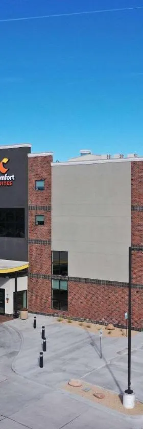 Comfort Suites Colorado Springs East - Medical Center Area，位于科罗拉多斯普林斯的酒店