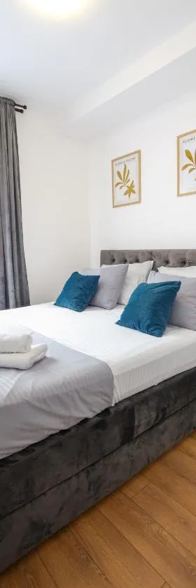 DreamLand Apartment，位于Surčin的酒店