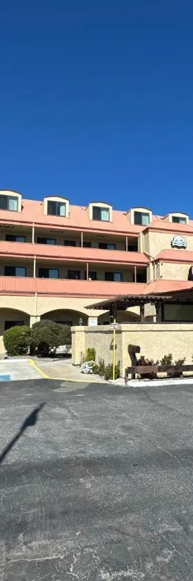戴斯酒店约塞米蒂谢拉旅馆，位于奥克赫斯特的酒店