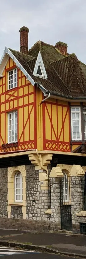 La Porte De Bretagne，位于佩罗讷的酒店