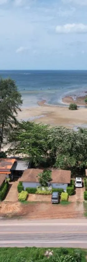 พายเนอรี รีสอร์ท @แหล่มแท่น (Pinery Resort)，位于Ban Bo It的酒店