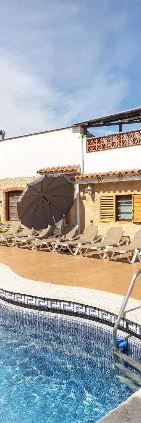 Cal Ramon con piscina，位于鲁维的酒店