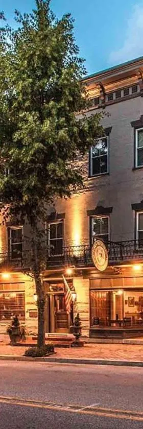 James Buchanan Hotel, Trademark Collection by Wyndham，位于Mercersburg的酒店