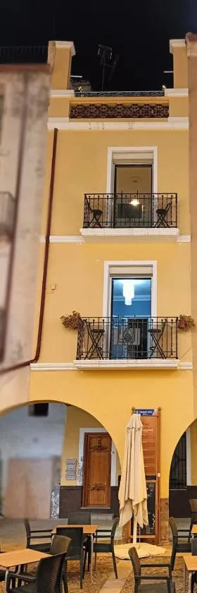Plaça de l'Almudí, where else!，位于翁达的酒店