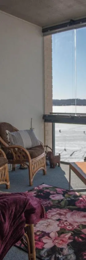 Kotimaailma Deluxe Apartment with Lake View，位于拉赫蒂的酒店