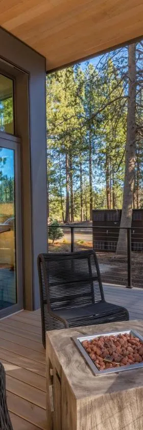 Village Camp Truckee，位于特拉基的酒店