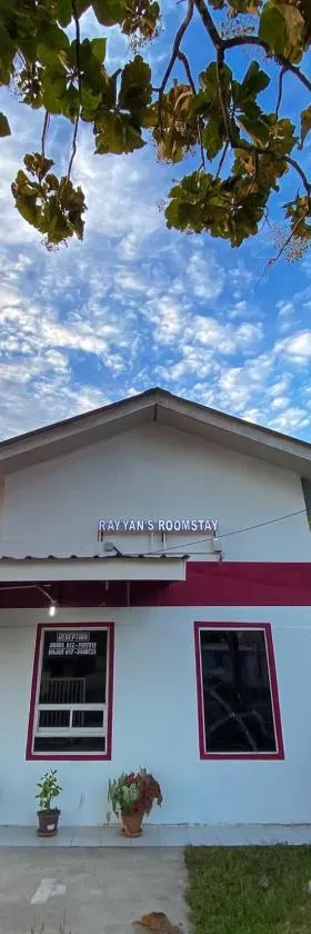 拉扬宾馆，位于立咯海滩的酒店