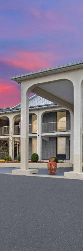 Days Inn by Wyndham Columbia Kentucky，位于Columbia的酒店