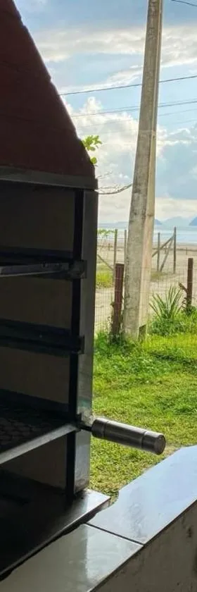 Vista para o mar casa 45 Praia do Estaleiro，位于乌巴图巴的酒店
