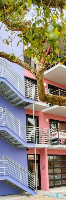 Boutique Vera Hotel in the Heart of Folly Beach，位于富丽海滩的酒店