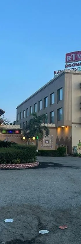 Rajwadu The Village，位于贾姆讷格尔的酒店