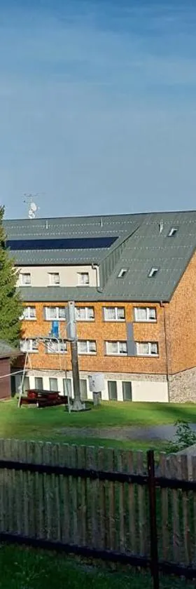 Hotel Churáňov，位于Stachy的酒店