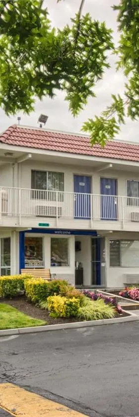 埃弗雷特南汽车旅馆6号，位于Wintermutes Corner的酒店