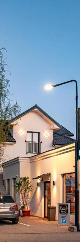 Hotel Kralj，位于克拉列沃的酒店