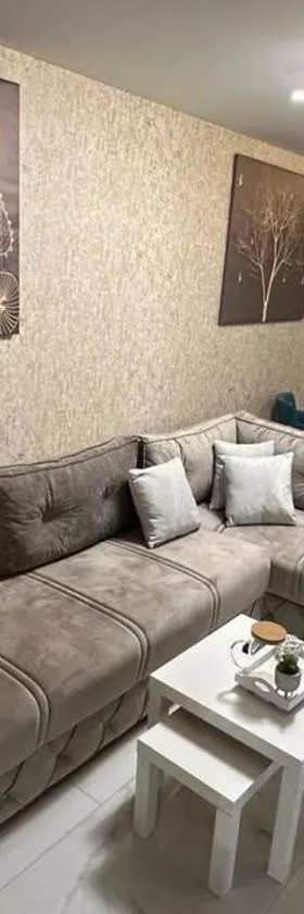 Apartman Little garden near Airport，位于Dobanovci的酒店