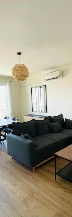 Grand appartement vue mer，位于萨里索伦札拉的酒店