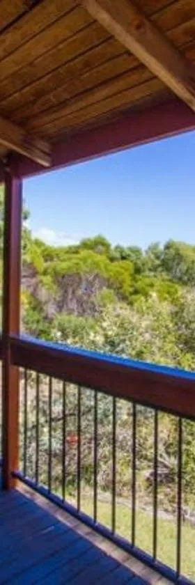 Bimbimbi - Two-Bedroom Rustic Holiday Hideaway with Gorgeous Views in Historic 1770，位于1770镇的酒店