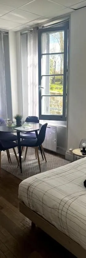 Résidence Harmonie Appartement N 2 Meublé Avec Petit Déjeuner，位于内里莱班的酒店
