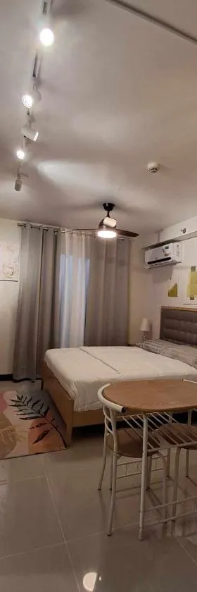 New Cozy Studio Apartment，位于Marigondon的酒店